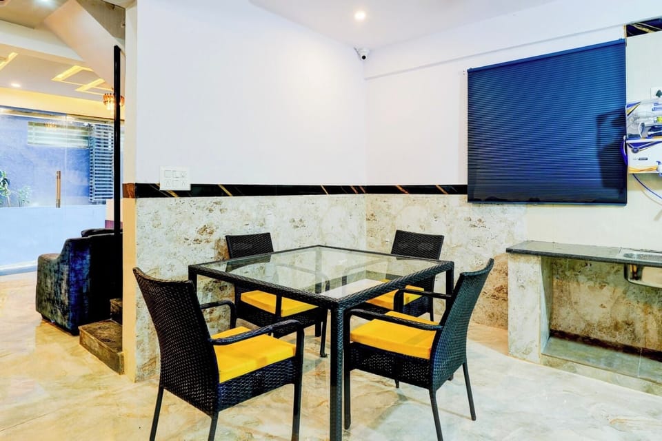 Double or Twin Room | Private kitchen | Shared fridge, microwave
