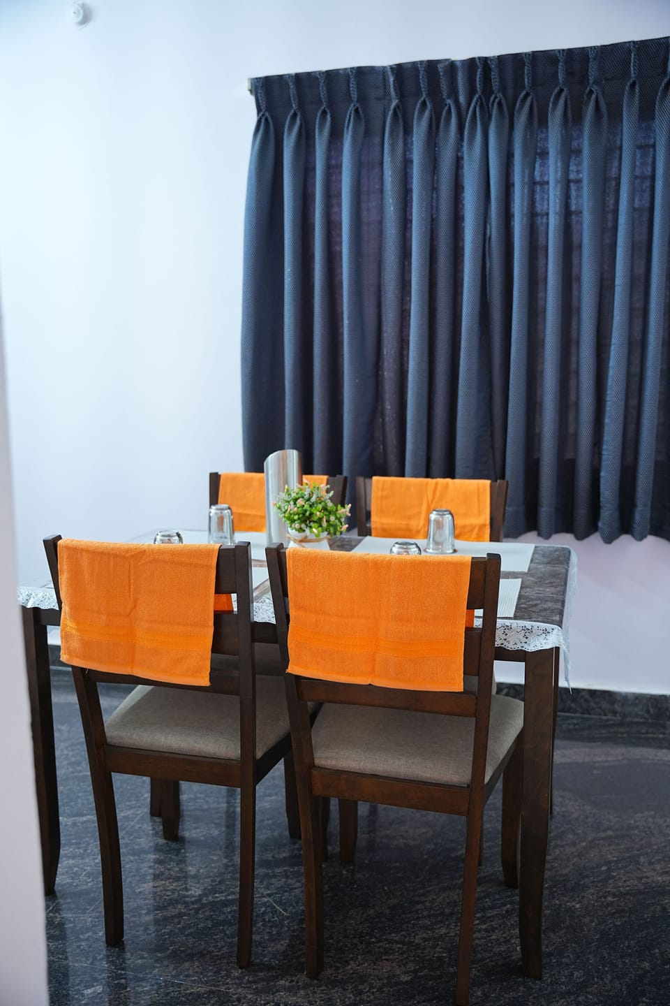 Deluxe Room | In-room dining