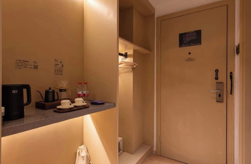 Room | Desk, laptop workspace, blackout drapes, soundproofing