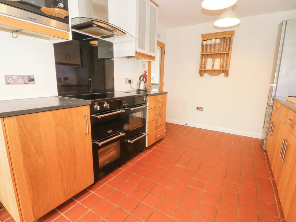 Fridge, dishwasher, electric kettle, cookware/dishes/utensils