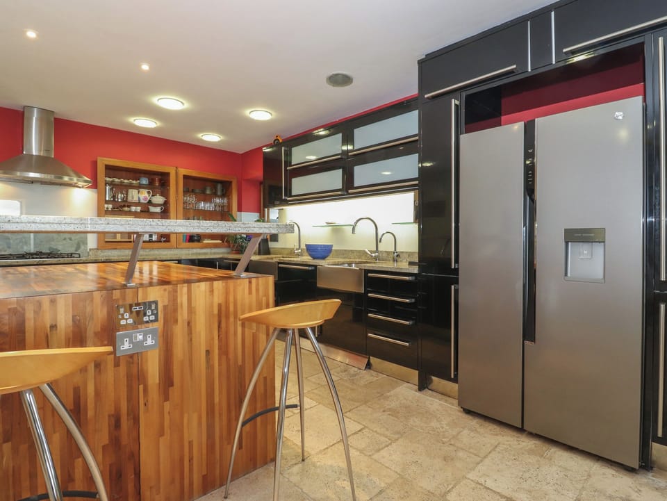 Fridge, dishwasher, electric kettle, toaster