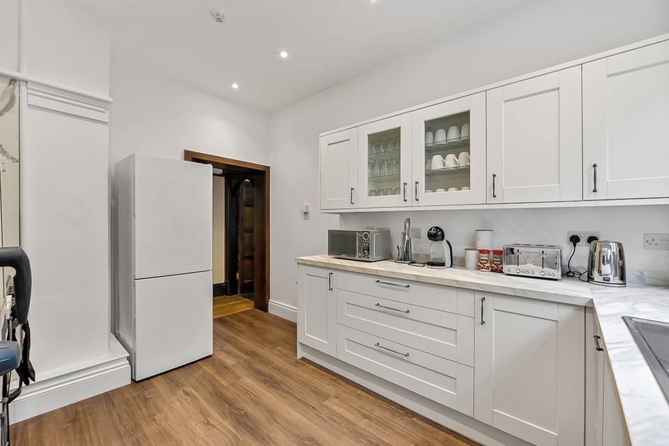 Fridge, dishwasher, electric kettle, cookware/dishes/utensils