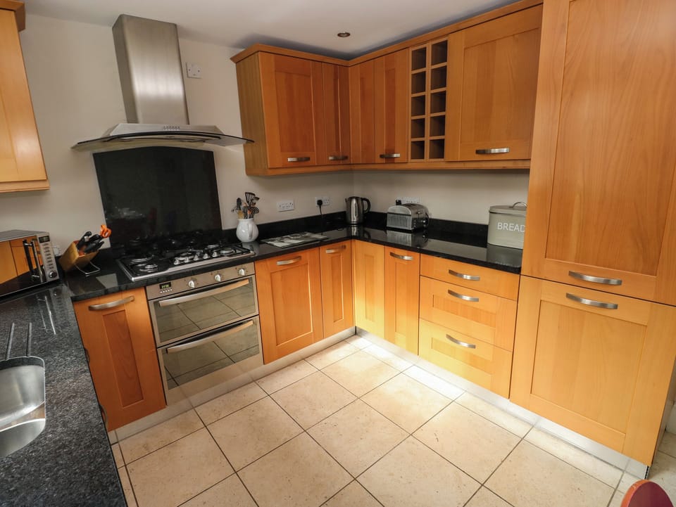 Fridge, dishwasher, electric kettle, toaster