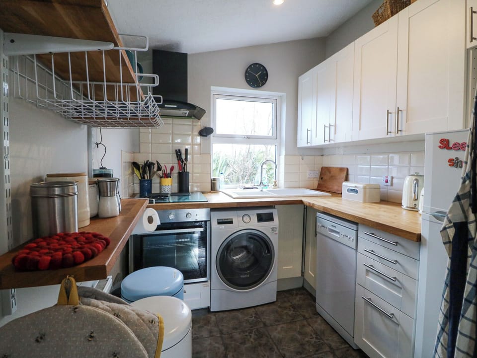 Microwave, dishwasher, toaster, cookware/dishes/utensils