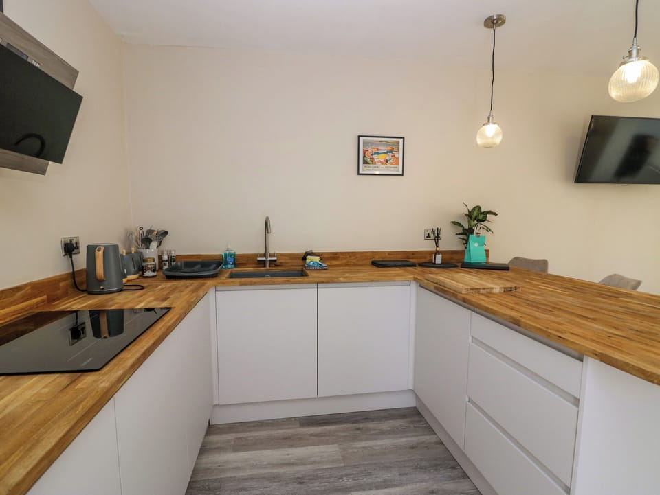 Fridge, dishwasher, electric kettle, toaster