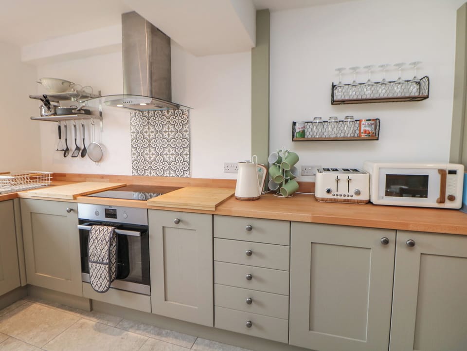 Fridge, dishwasher, electric kettle, toaster
