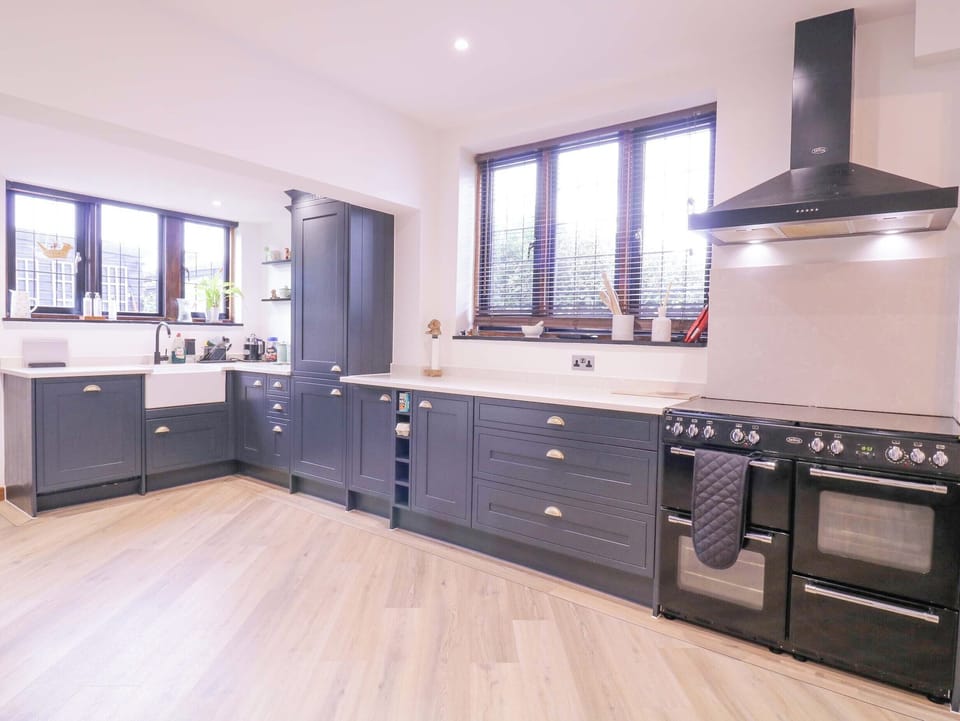 Fridge, dishwasher, electric kettle, toaster