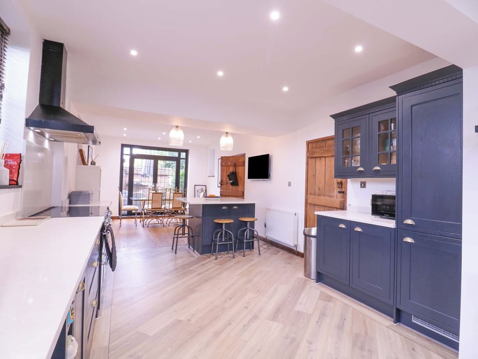 Fridge, dishwasher, electric kettle, toaster
