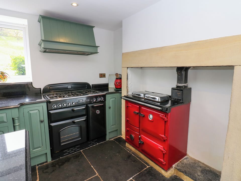 Fridge, dishwasher, cookware/dishes/utensils