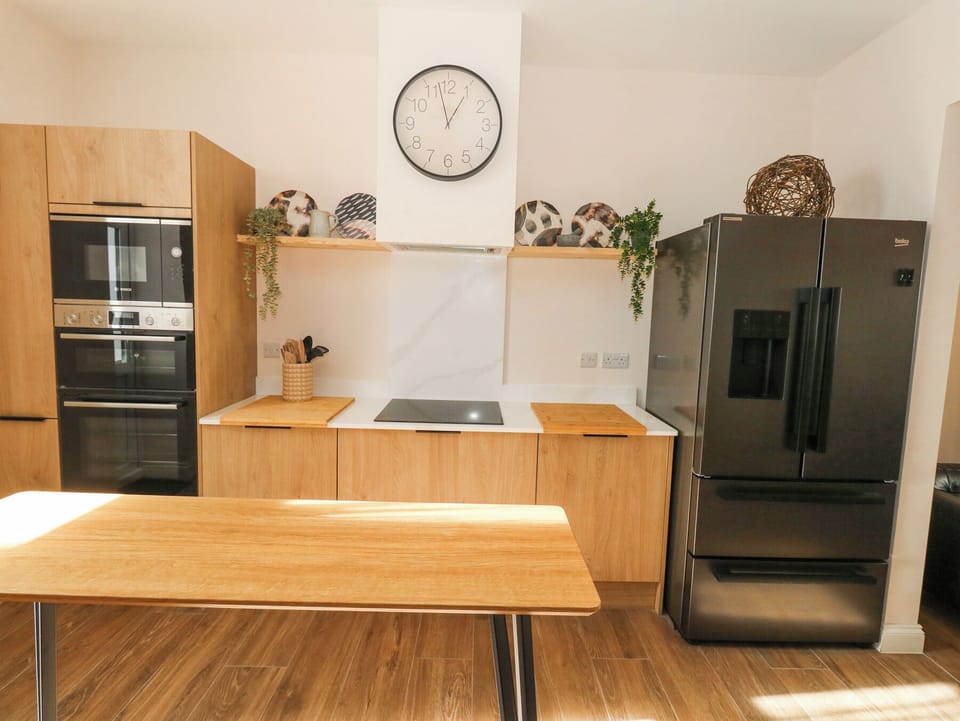 Dishwasher, cookware/dishes/utensils