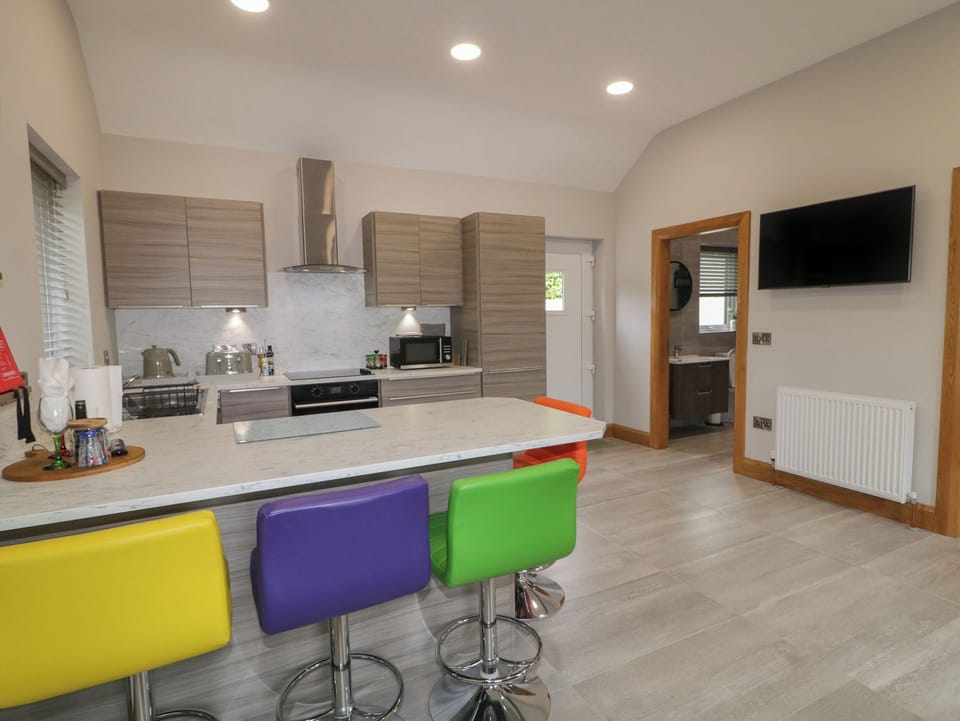 Fridge, dishwasher, electric kettle, cookware/dishes/utensils