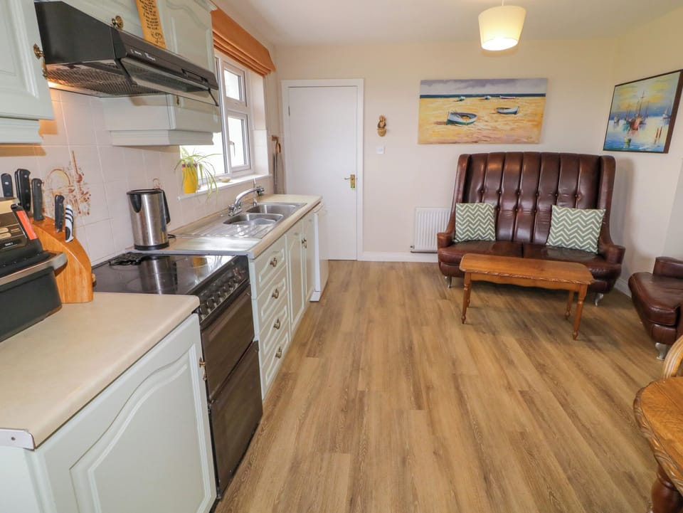 Dishwasher, cookware/dishes/utensils