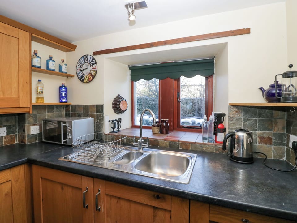 Fridge, dishwasher, electric kettle, cookware/dishes/utensils