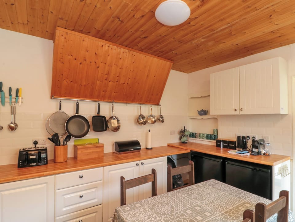 Fridge, dishwasher, toaster, cookware/dishes/utensils