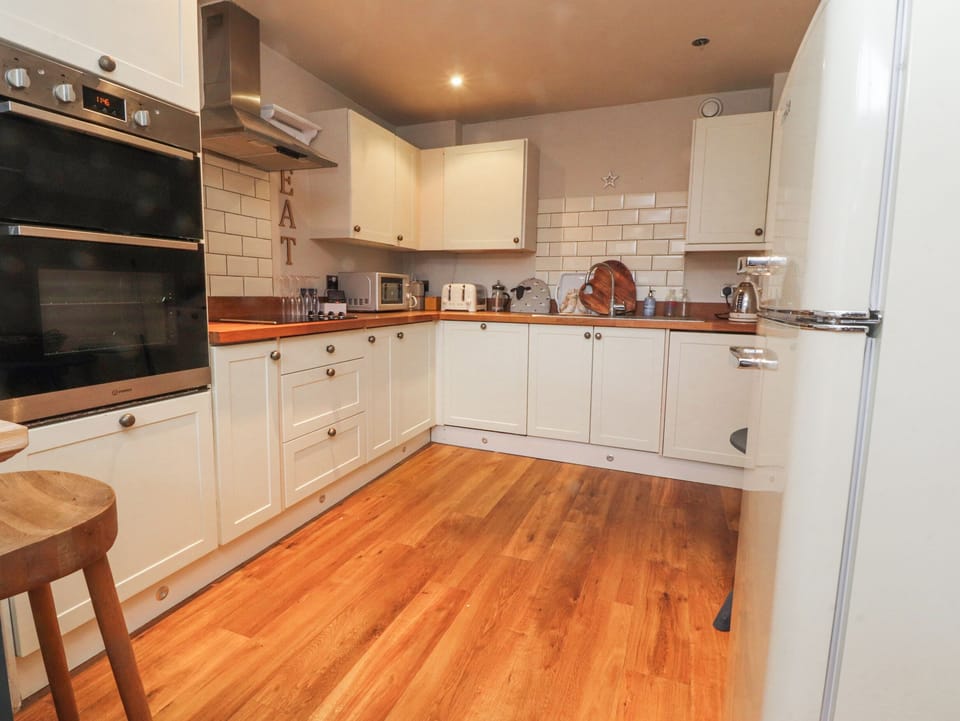 Fridge, dishwasher, electric kettle, toaster