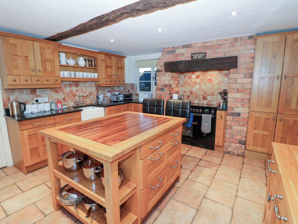 Fridge, dishwasher, cookware/dishes/utensils