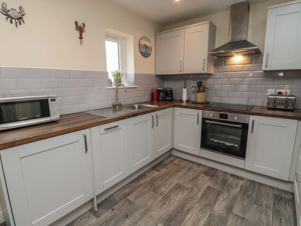 Fridge, dishwasher, electric kettle, toaster