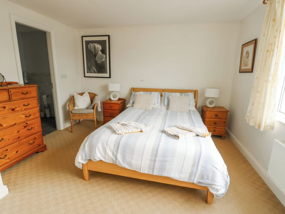 2 bedrooms, individually decorated, individually furnished, free WiFi