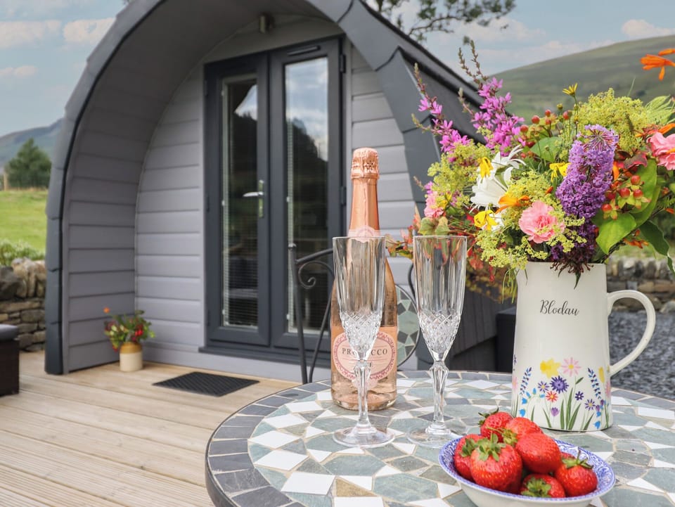 Cottage | Food and drink