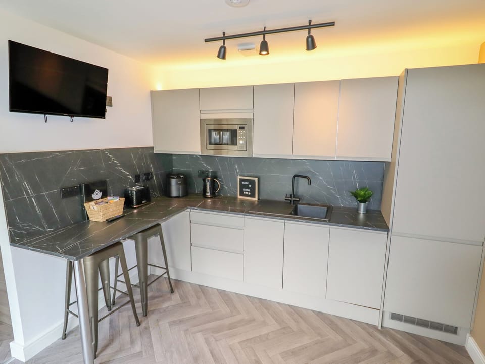 Fridge, dishwasher, electric kettle, toaster