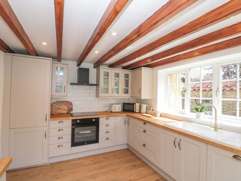 Cottage | Private kitchen | Fridge, dishwasher, electric kettle, toaster