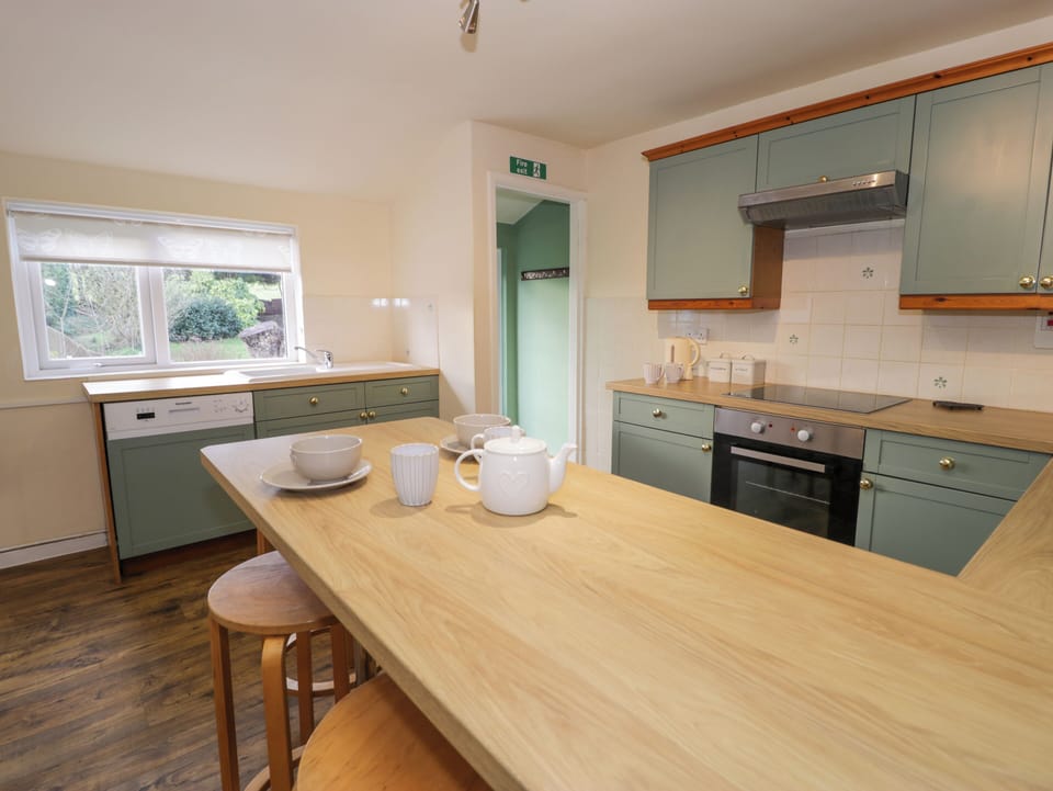Fridge, dishwasher, electric kettle, toaster
