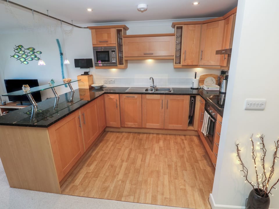 Dishwasher, electric kettle, cookware/dishes/utensils