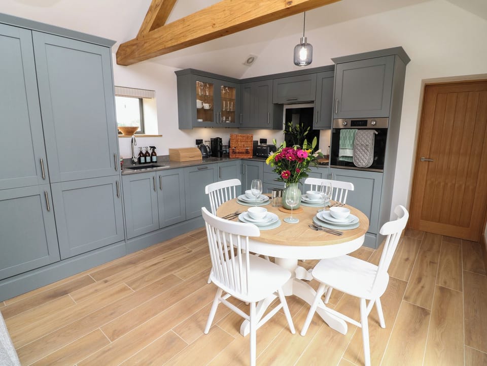 Cottage | Dining