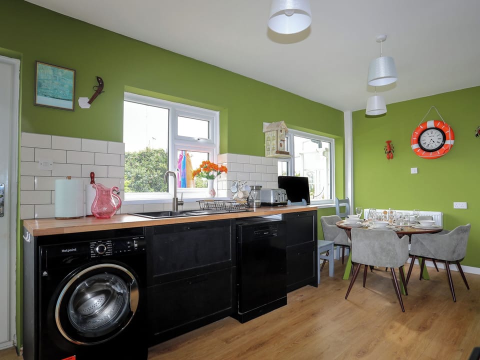 Fridge, dishwasher, cookware/dishes/utensils