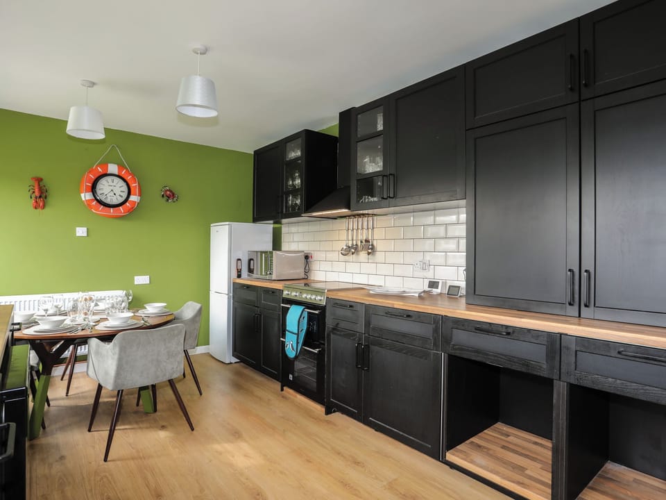 Fridge, dishwasher, cookware/dishes/utensils