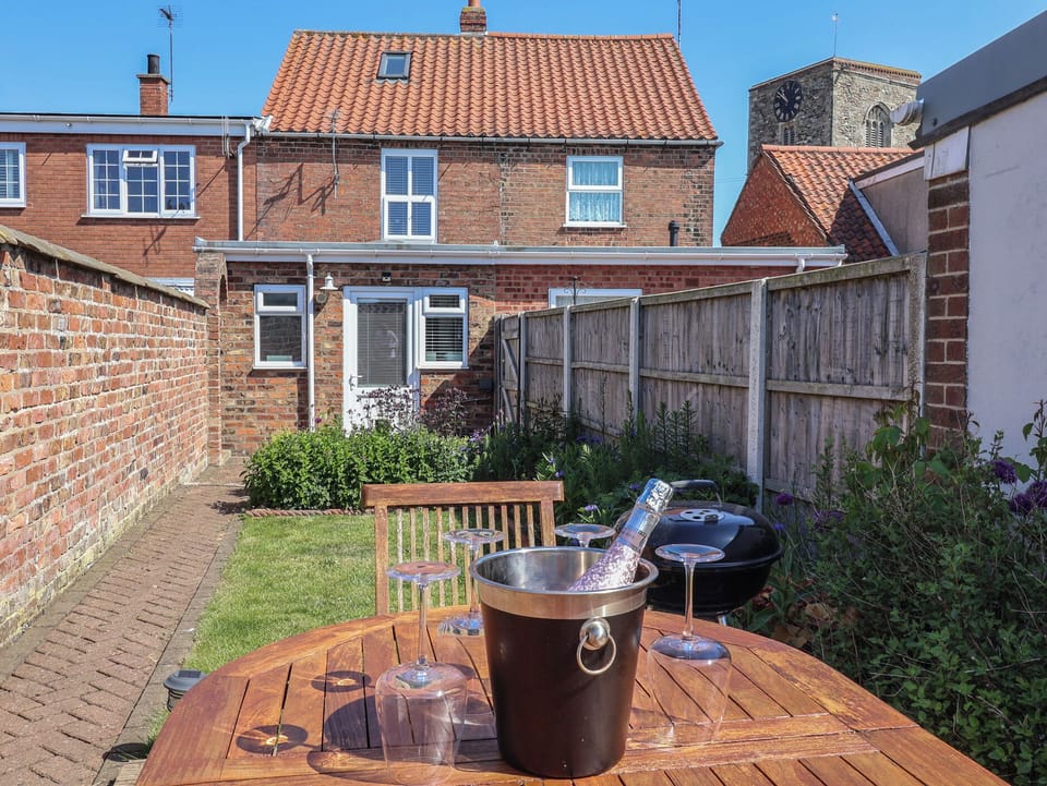 Cottage | Outdoor dining