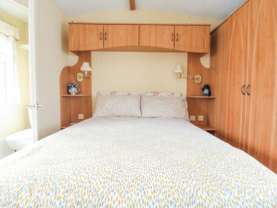2 bedrooms, individually decorated, individually furnished, free WiFi