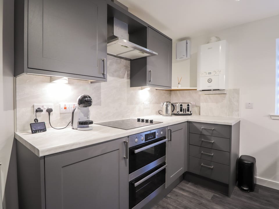 Fridge, dishwasher, cookware/dishes/utensils