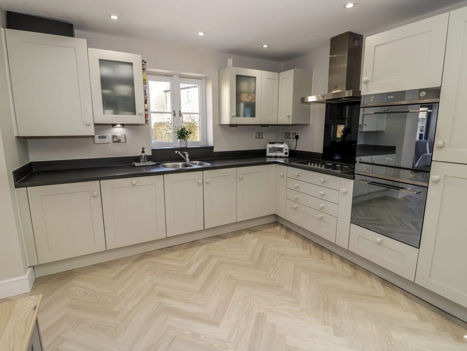 Dishwasher, cookware/dishes/utensils