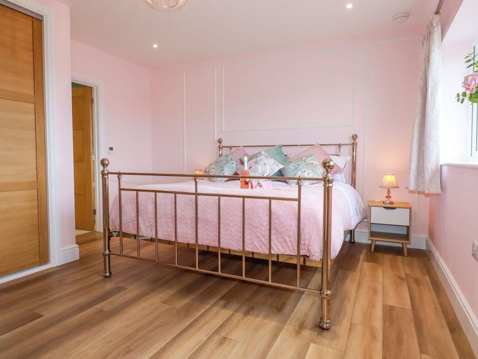 1 bedroom, individually decorated, individually furnished, free WiFi