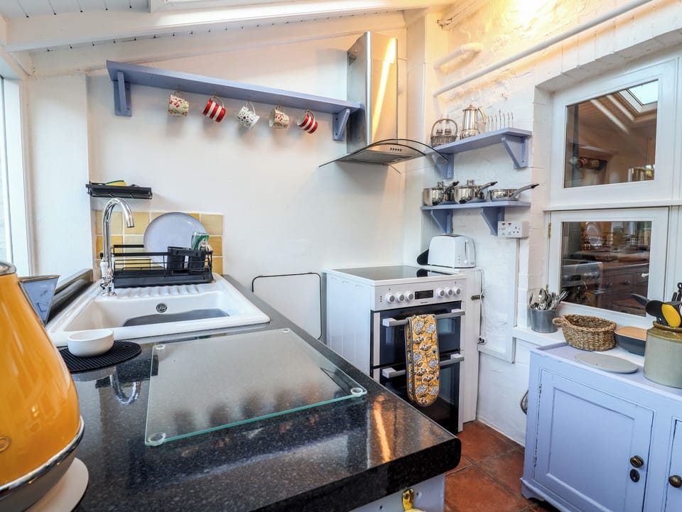 Dishwasher, cookware/dishes/utensils