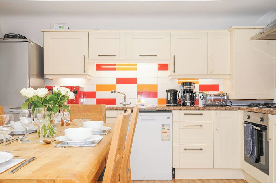 Fridge, dishwasher, electric kettle, toaster