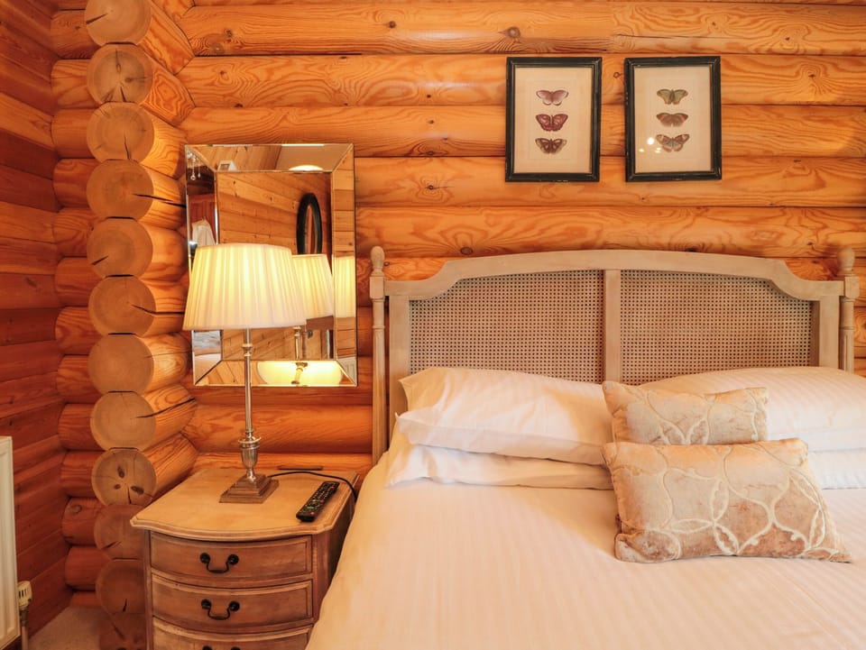 2 bedrooms, individually decorated, individually furnished, free WiFi