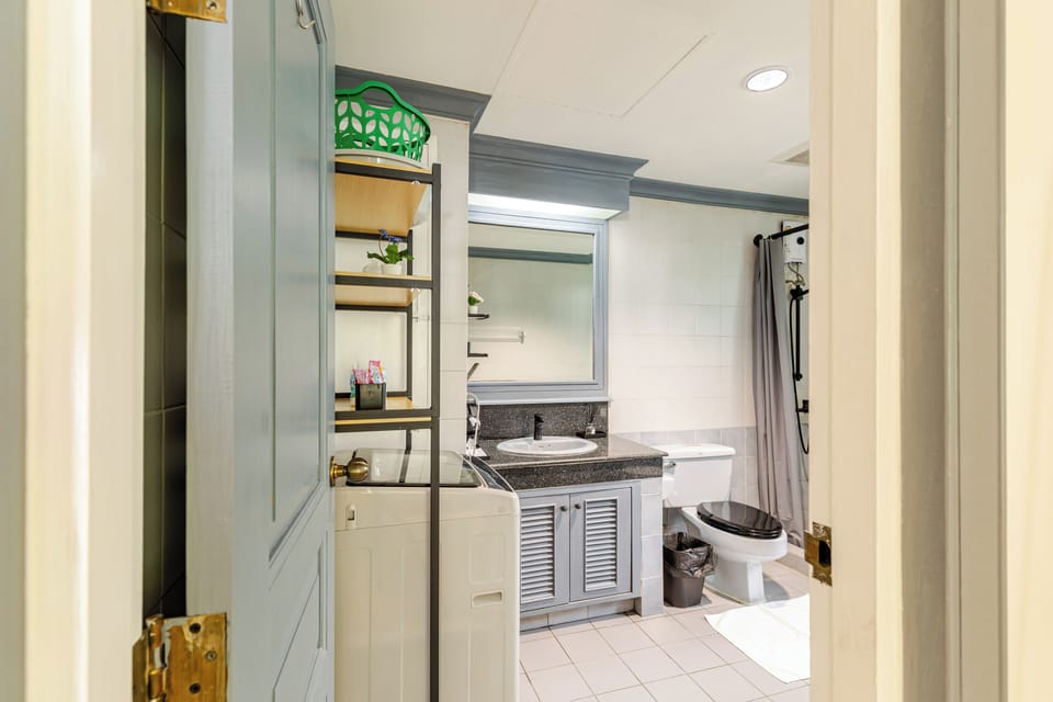Family Apartment, 2 Bedrooms, Non Smoking, Balcony | Bathroom | Slippers