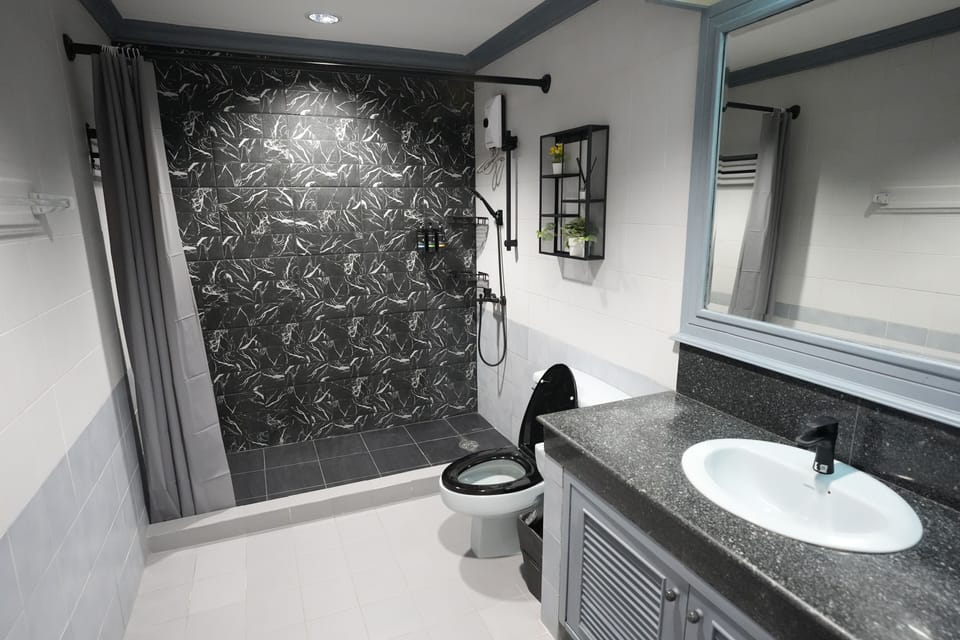 Family Apartment, 2 Bedrooms, Non Smoking, Balcony | Bathroom | Slippers