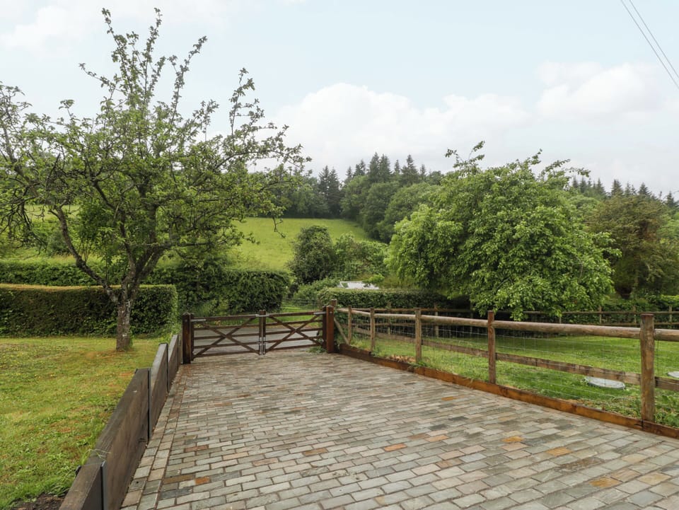Cottage | Property grounds