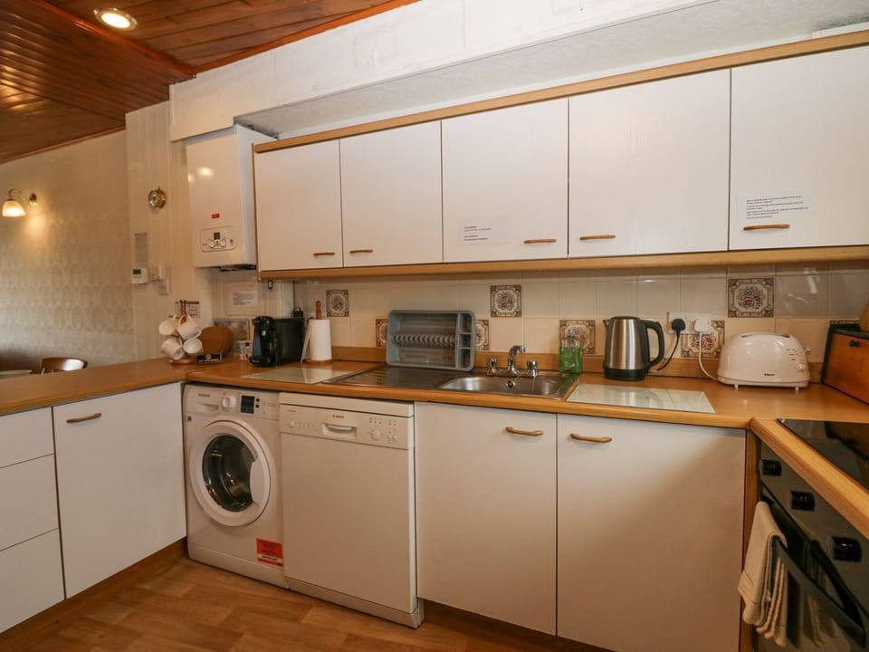 Fridge, dishwasher, electric kettle, cookware/dishes/utensils