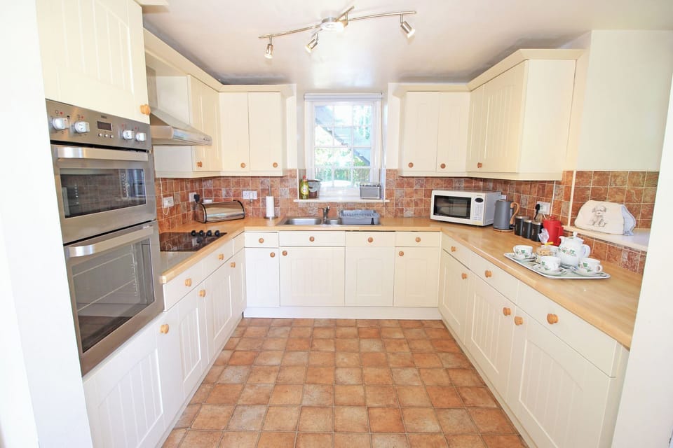 Fridge, dishwasher, electric kettle, toaster