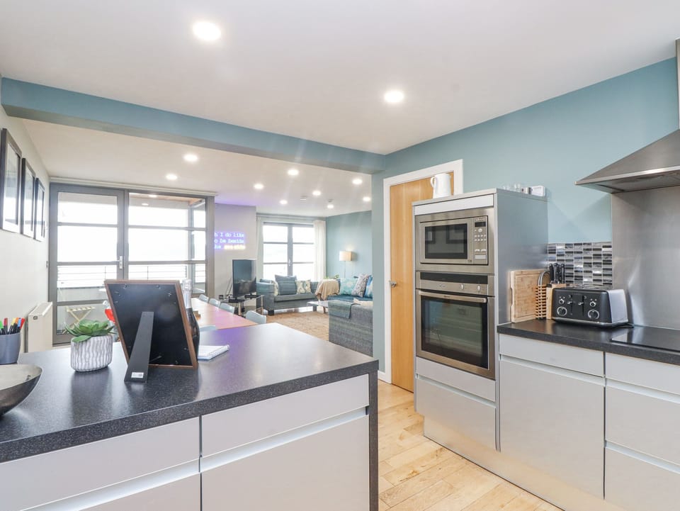 Cottage | Private kitchen | Fridge, microwave, dishwasher, toaster