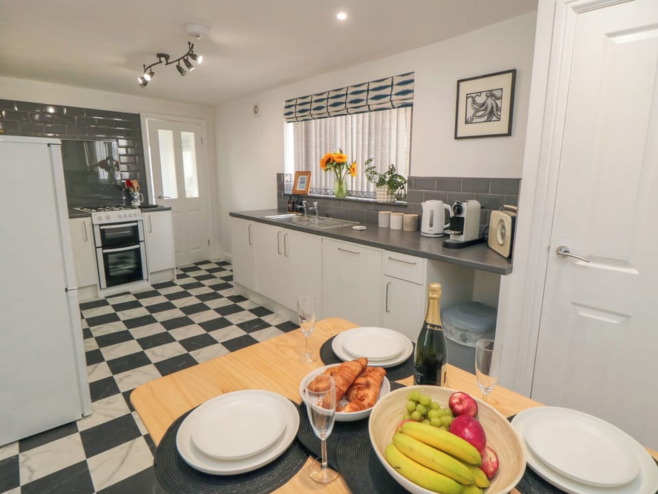 Fridge, dishwasher, electric kettle, toaster