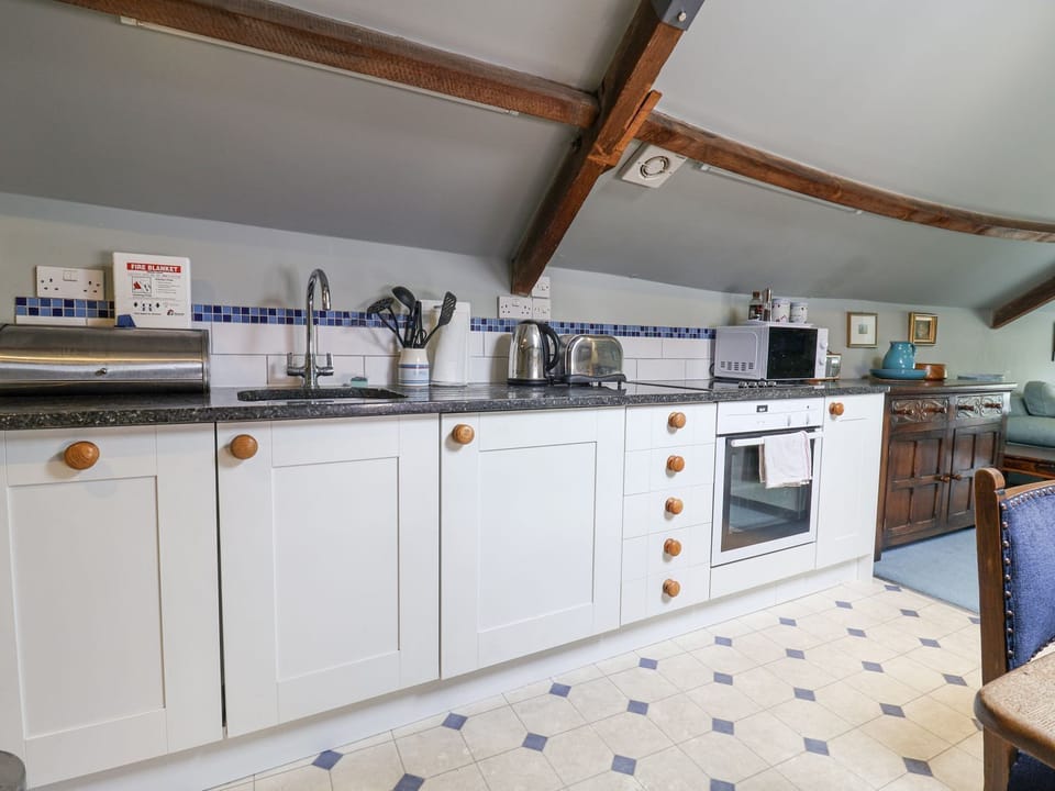 Fridge, dishwasher, toaster, cookware/dishes/utensils