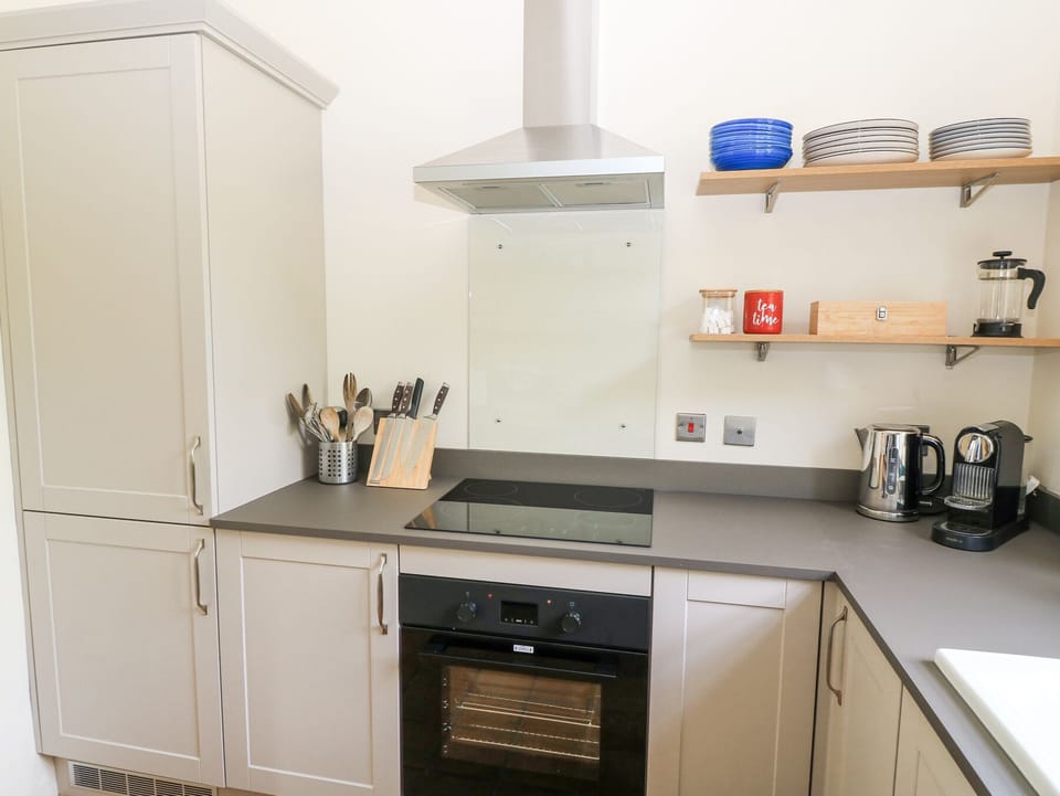 Cottage | Private kitchen | Fridge, dishwasher, electric kettle, toaster