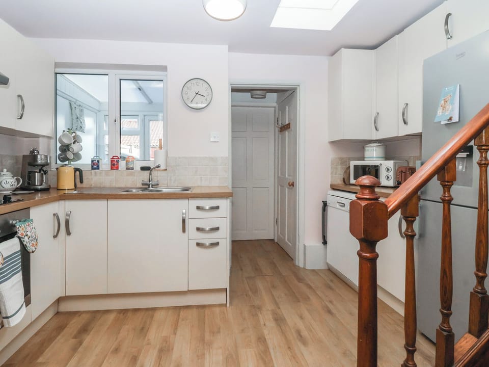 Fridge, microwave, dishwasher, cookware/dishes/utensils