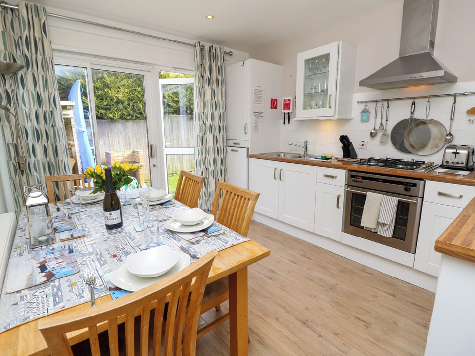 Fridge, microwave, dishwasher, cookware/dishes/utensils