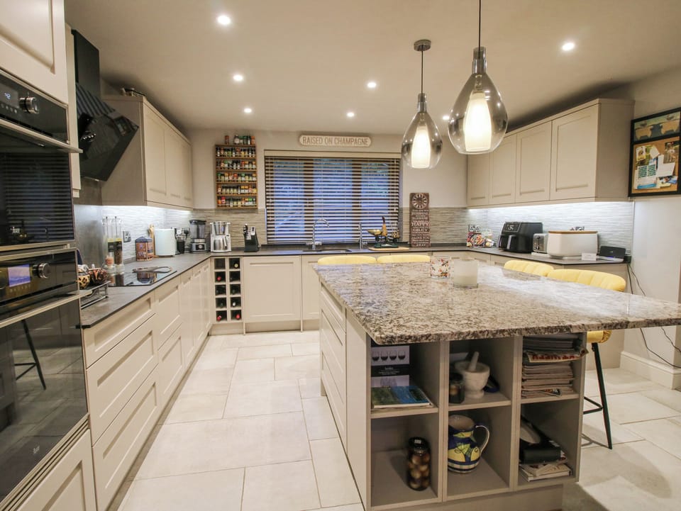 Cookware/dishes/utensils